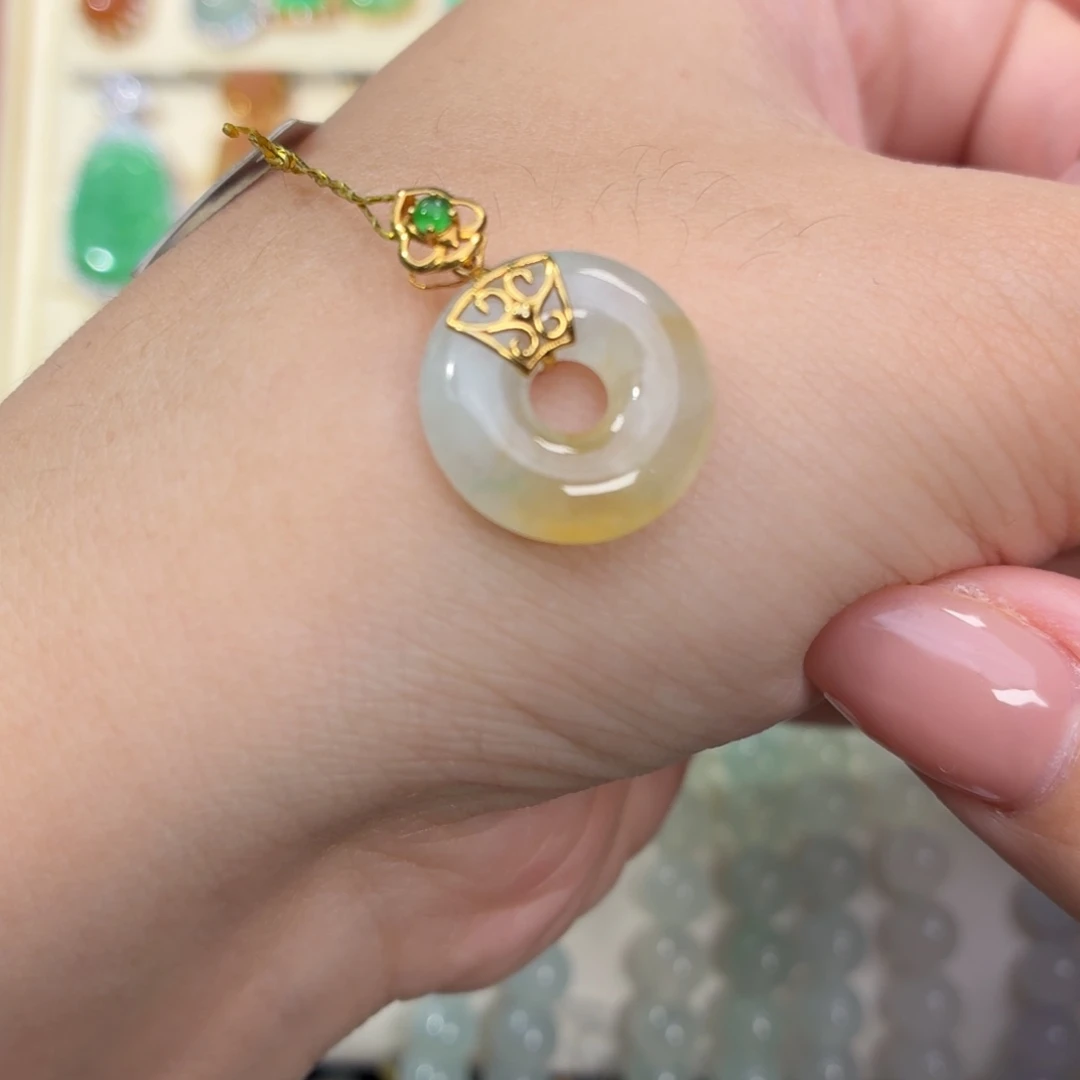 翡翠18K金镶嵌颈饰