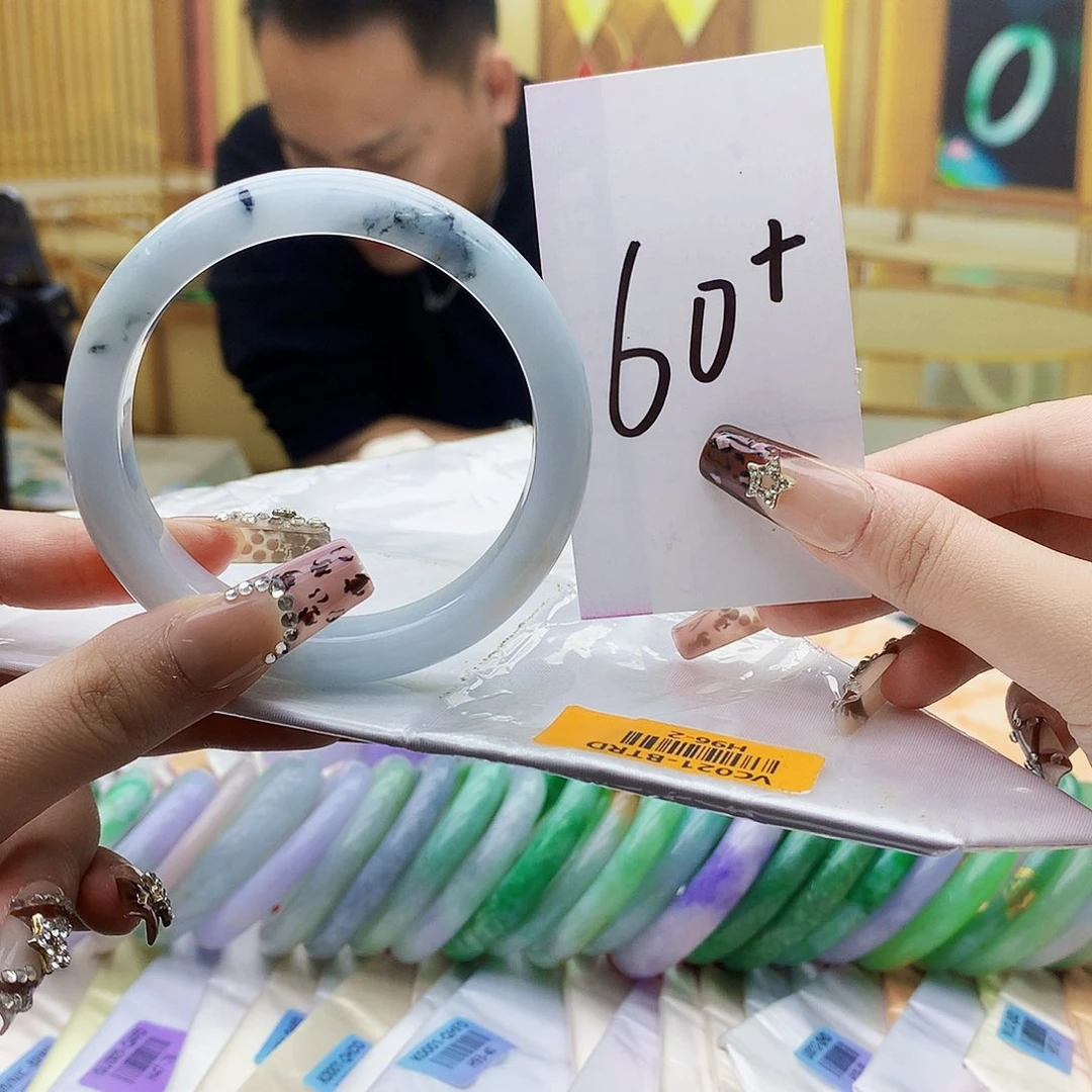 翡翠未镶嵌手镯nj