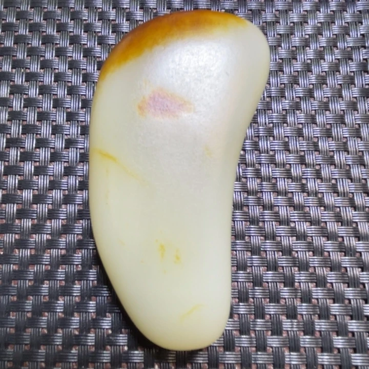和田玉未镶嵌把件狼牙原石