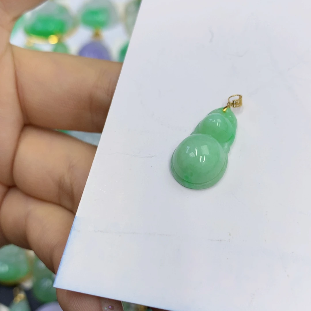 翡翠18K金镶嵌颈饰翡翠