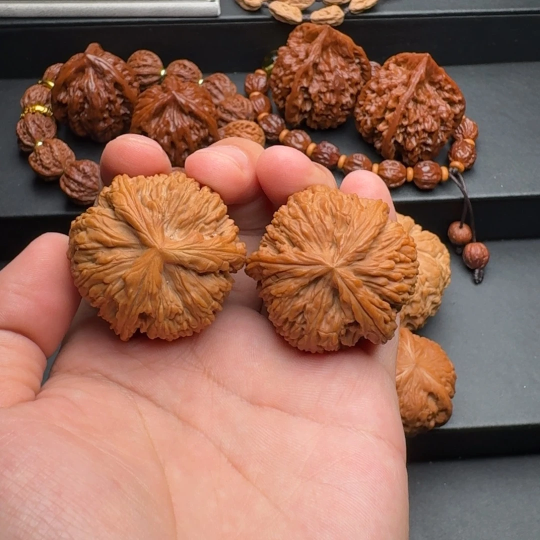 文玩核桃把件南疆石狮子头三棱球奔38尺寸