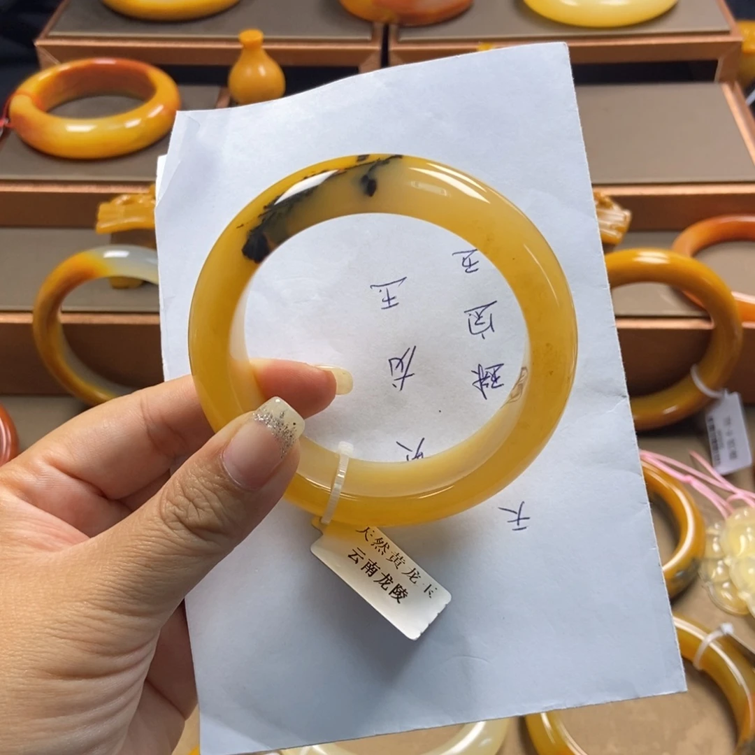 艾***一石英质玉（黄龙玉）未镶嵌手镯H