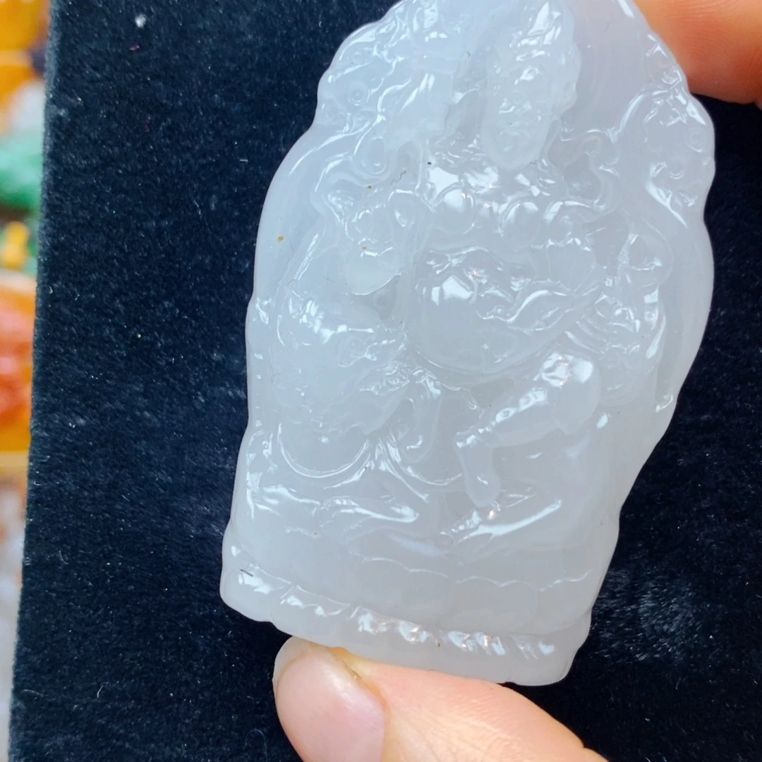 未镶嵌石英质玉（黄龙玉）颈饰