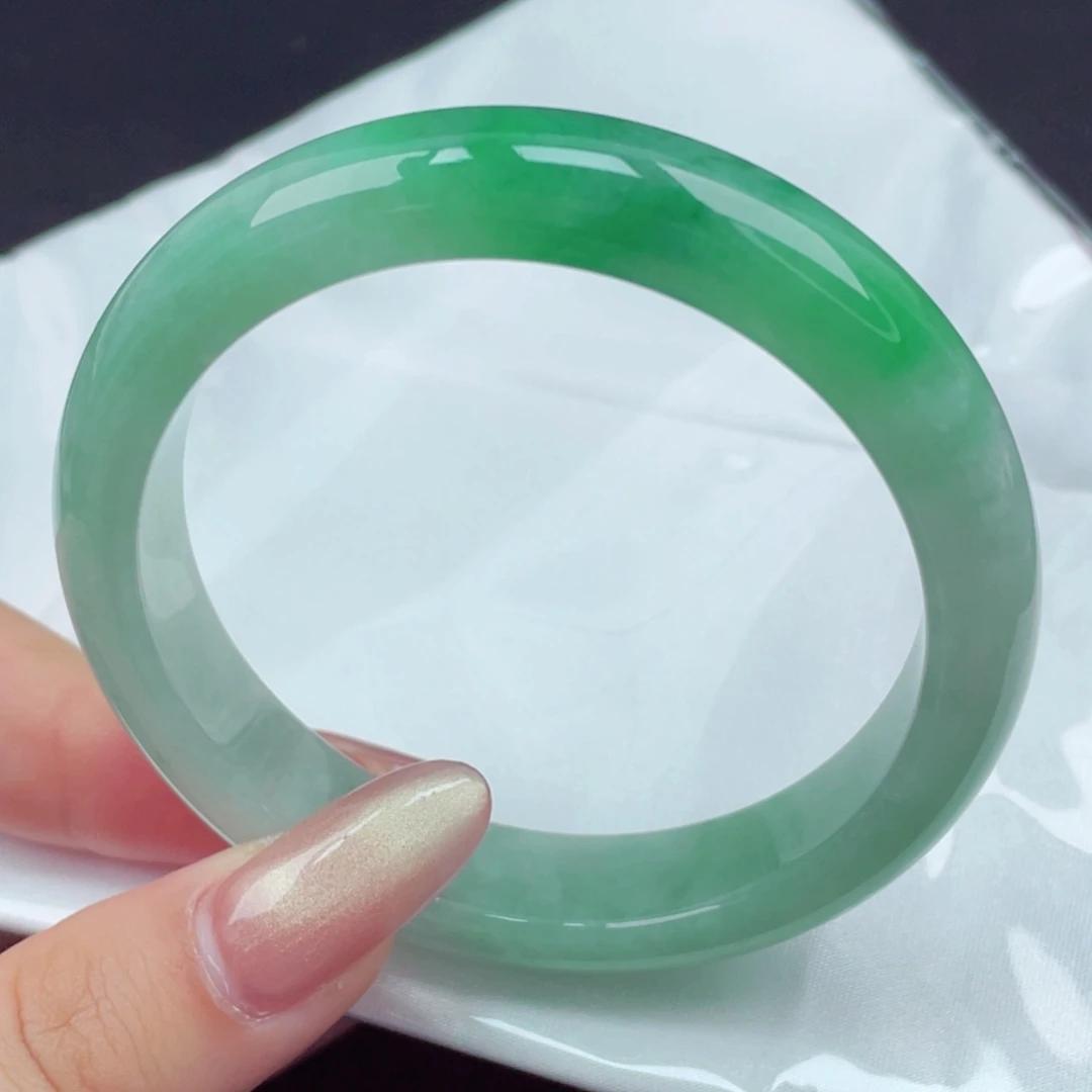 翡翠手镯未镶嵌58圈口