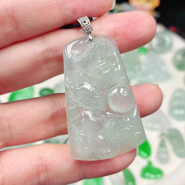 颈饰18K金镶嵌翡翠缅甸天然A货翡翠