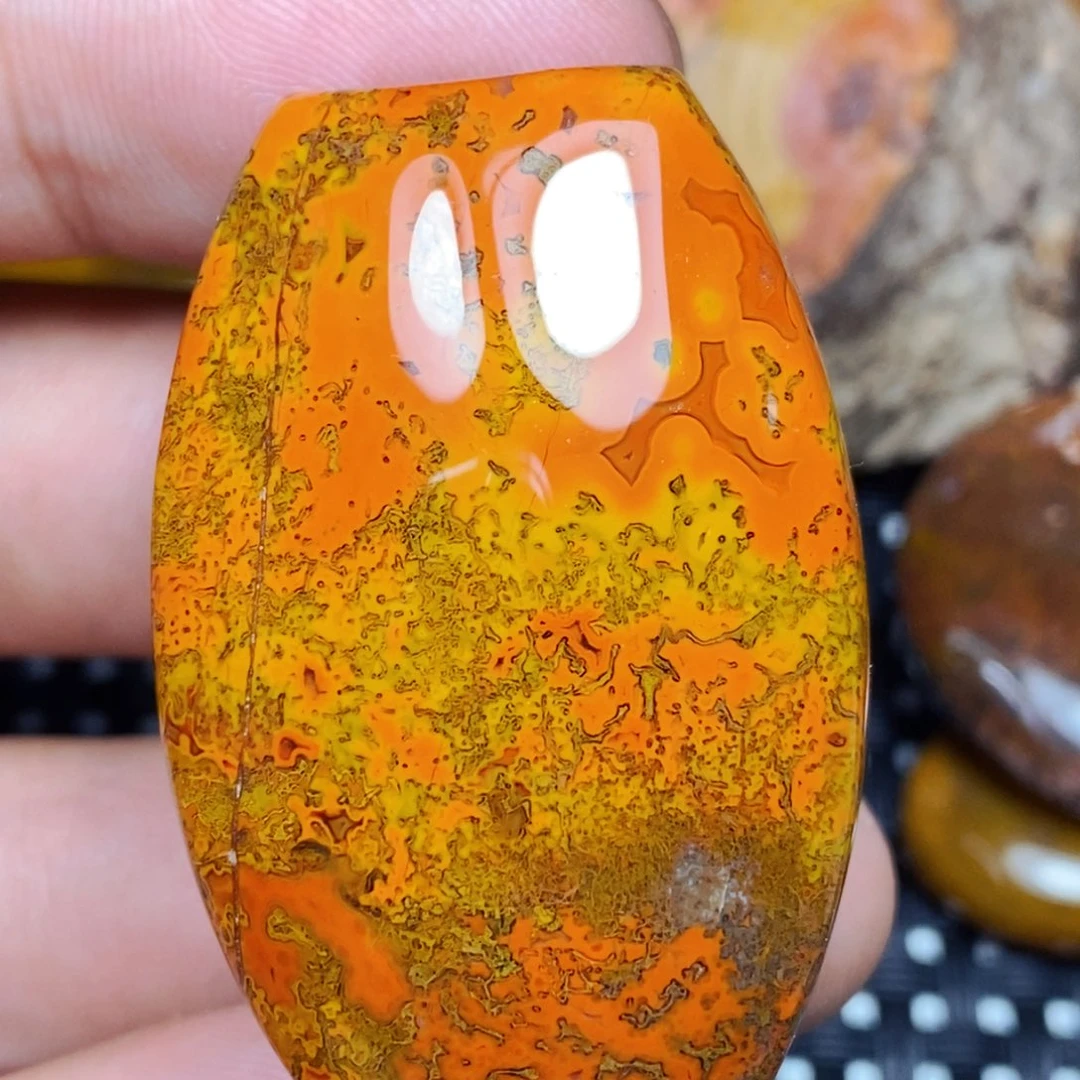 未镶嵌颈饰玛瑙/玉髓狼**抱