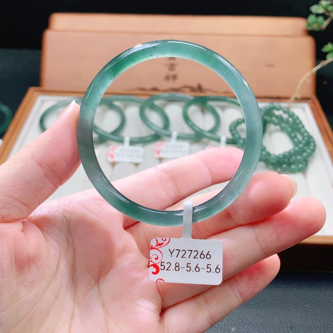 翡翠手镯（圆镯）未镶嵌