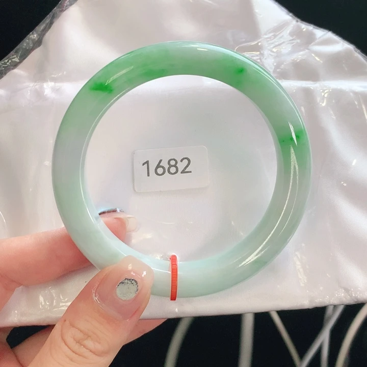 翡翠手镯未镶嵌天然翡翠手镯01