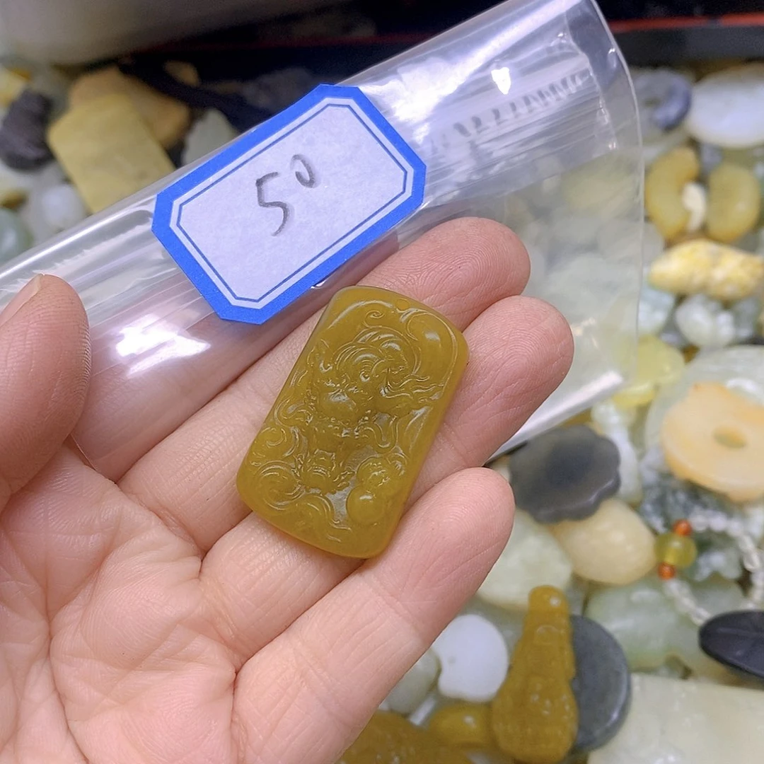 蛇纹石玉吊坠(不含链)未镶嵌摩****奶50