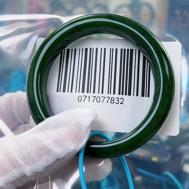 和田玉手镯未镶嵌微瑕57