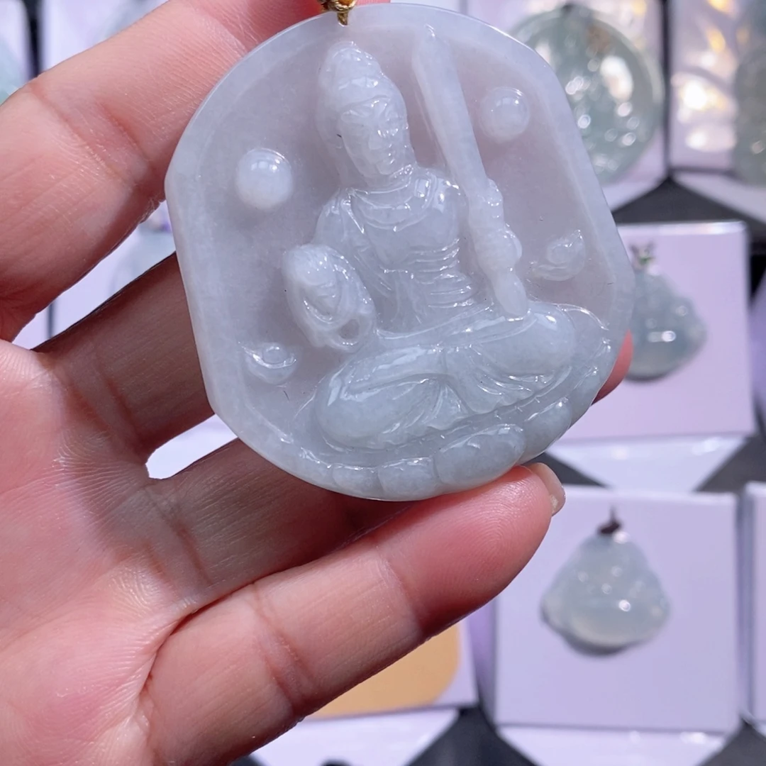 翡翠未镶嵌颈饰属鸡的守护神