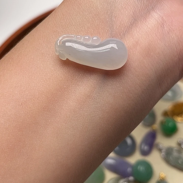 翡翠未镶嵌颈饰11