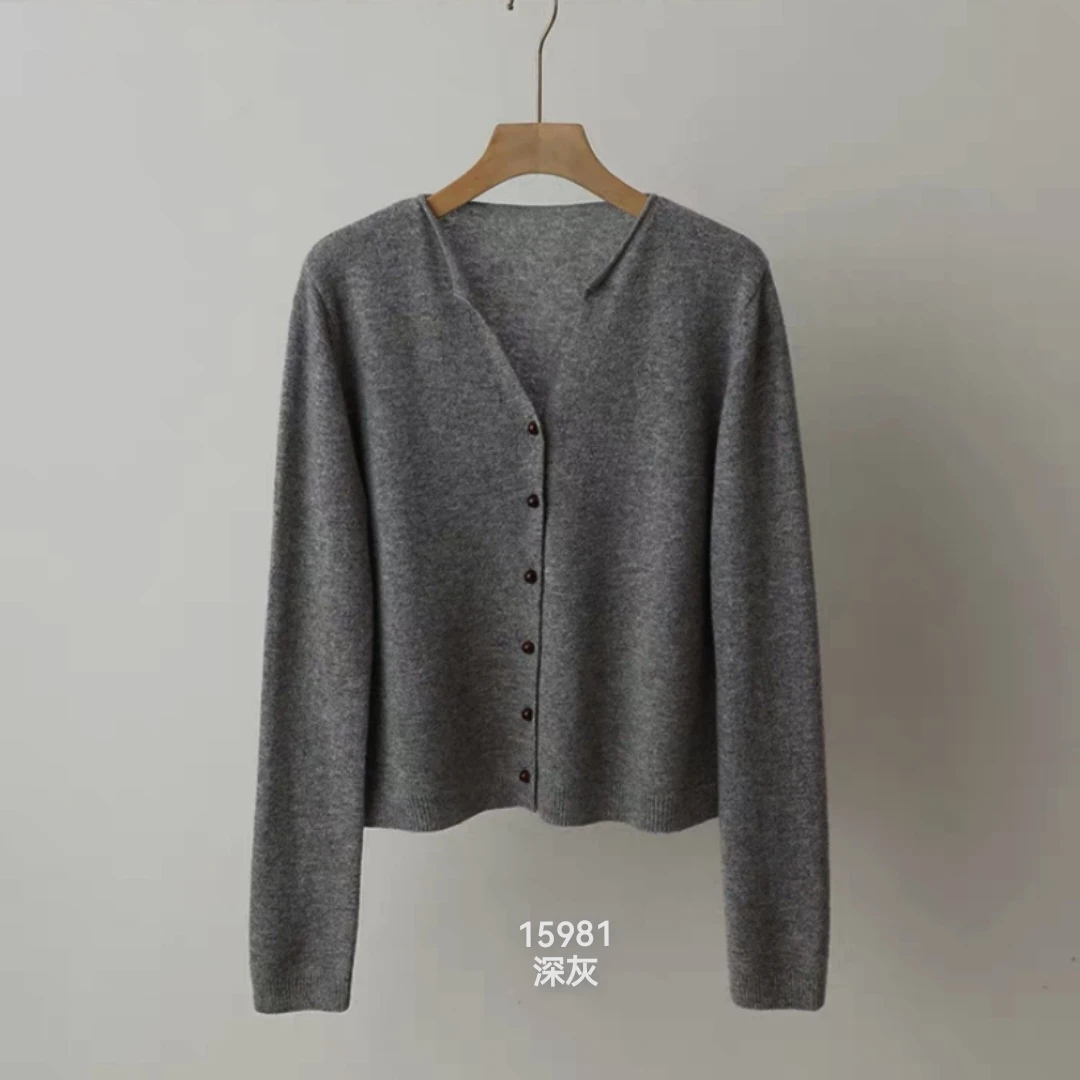15981 WANGDAN（部无水洗唛介意慎拍)新款净版剪刀领针织开衫