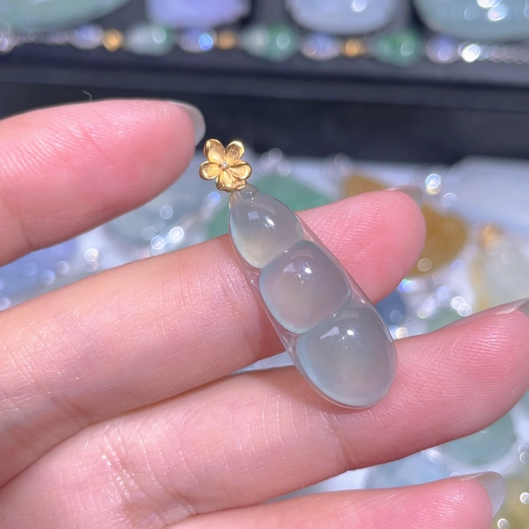 颈饰18K金镶嵌翡翠翡翠