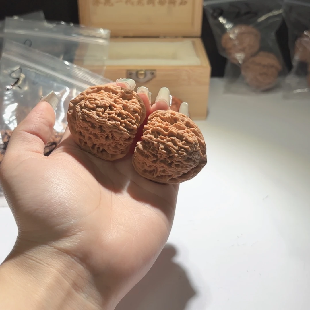 雁***也文玩核桃吊坠25号链接