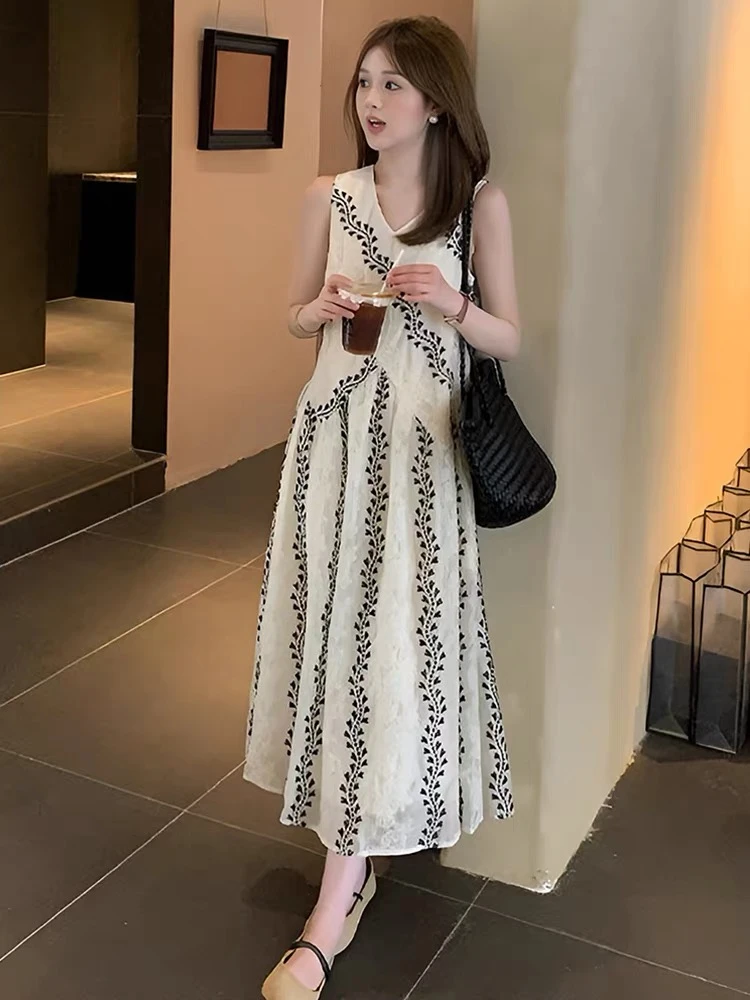 小个子吊带连衣裙夏季新款质感刺绣绣花背心法式中长裙
