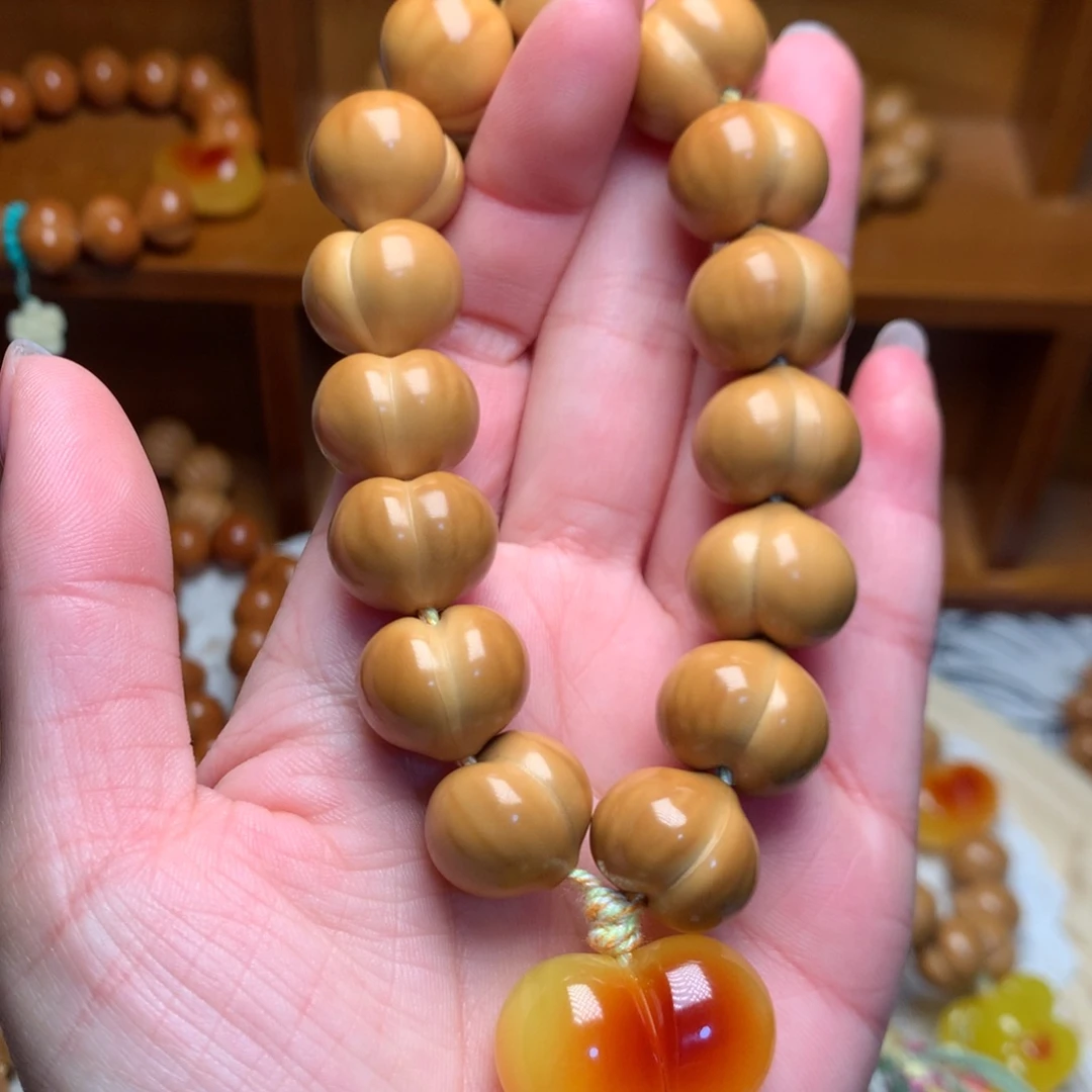 吊坠猴头核桃16高定屁桃手持爱心