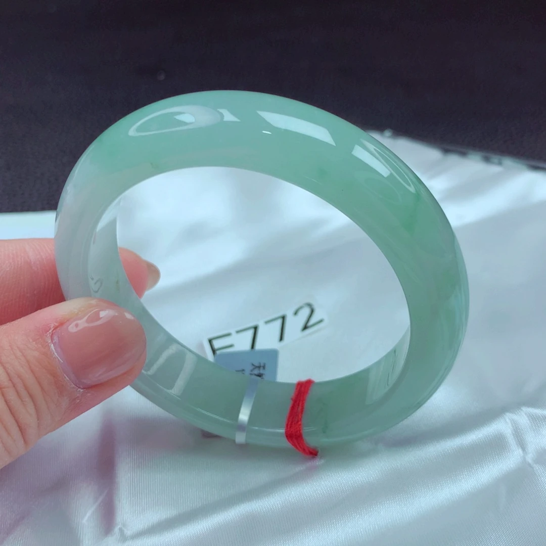 翡翠手镯未镶嵌手镯88