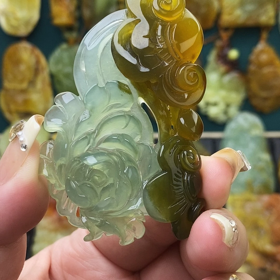 未镶嵌蛇纹石玉颈饰如意牡丹