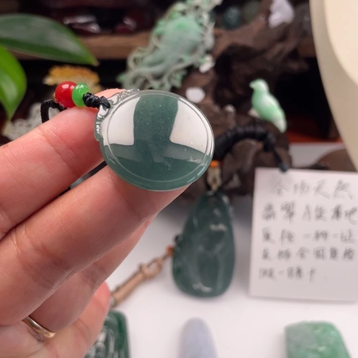 翡翠未镶嵌颈饰玉