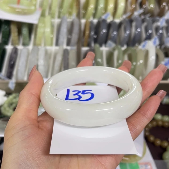 无***岸和田玉未镶嵌手镯