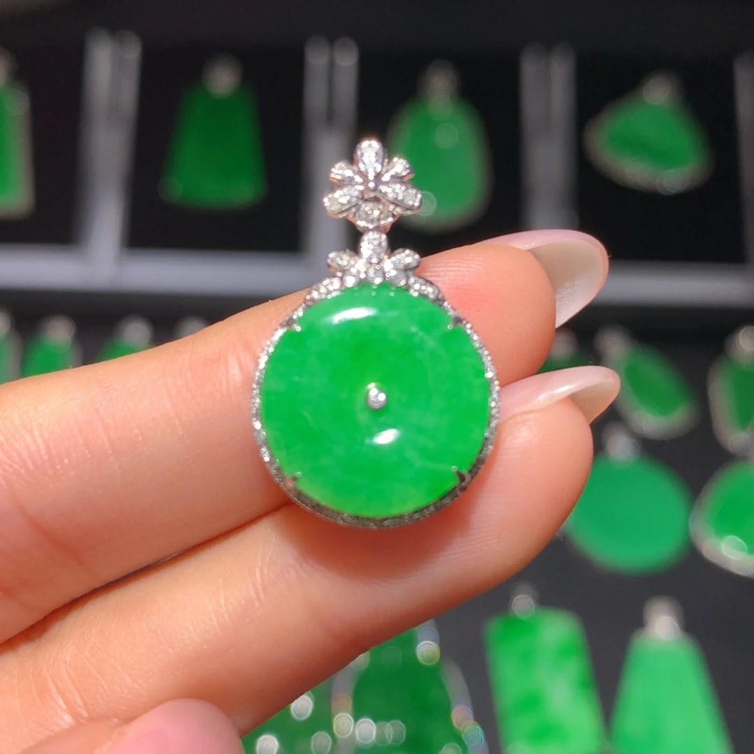 翡翠18K金镶嵌颈饰翡翠