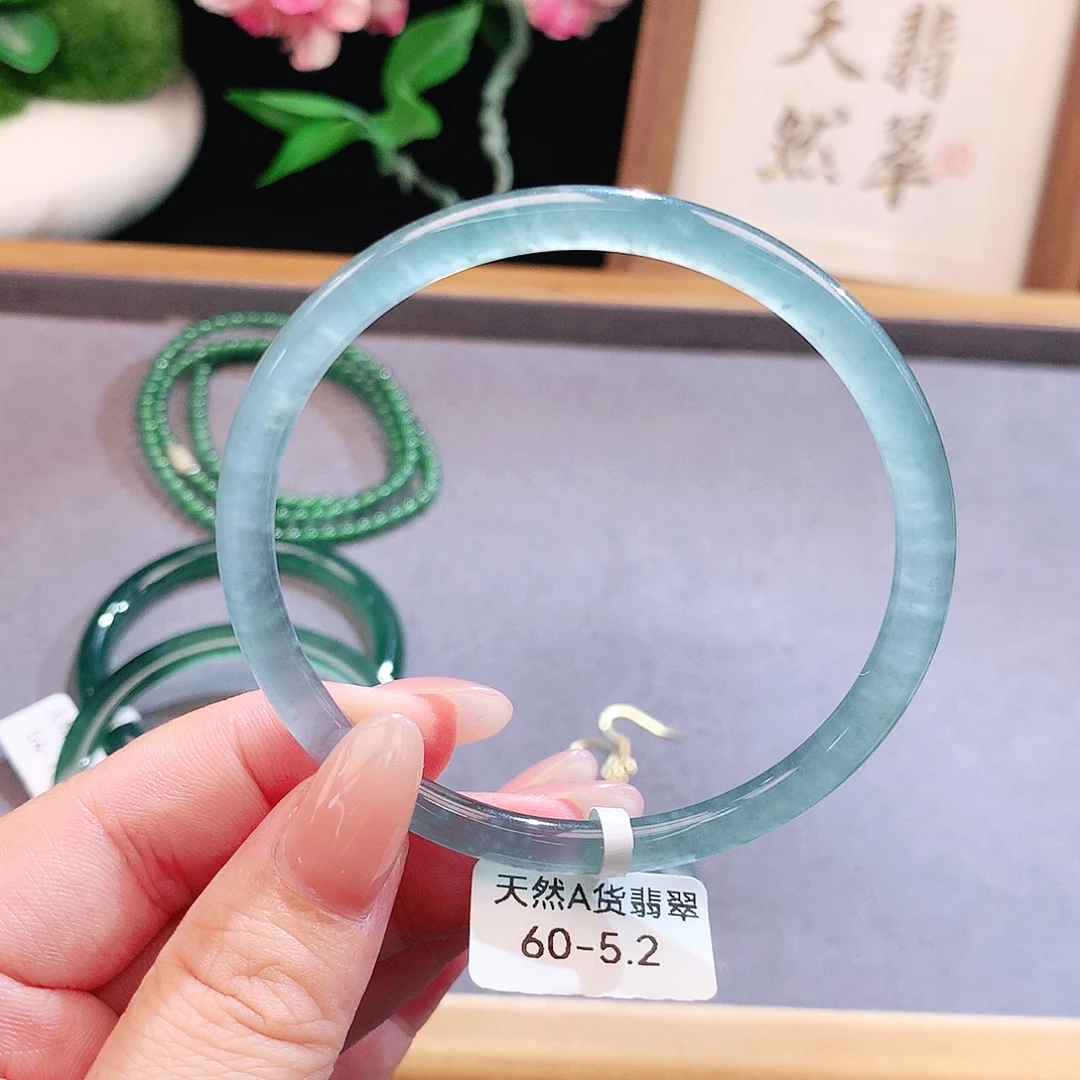 未镶嵌手镯（圆镯）翡翠