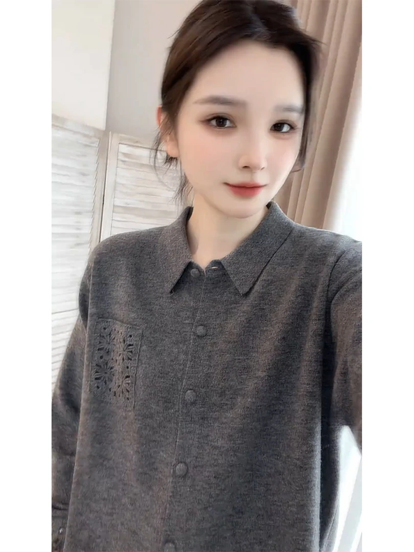 时尚百搭灰色针织衫女2025年秋季新款简约翻领休闲舒适单排扣毛衣