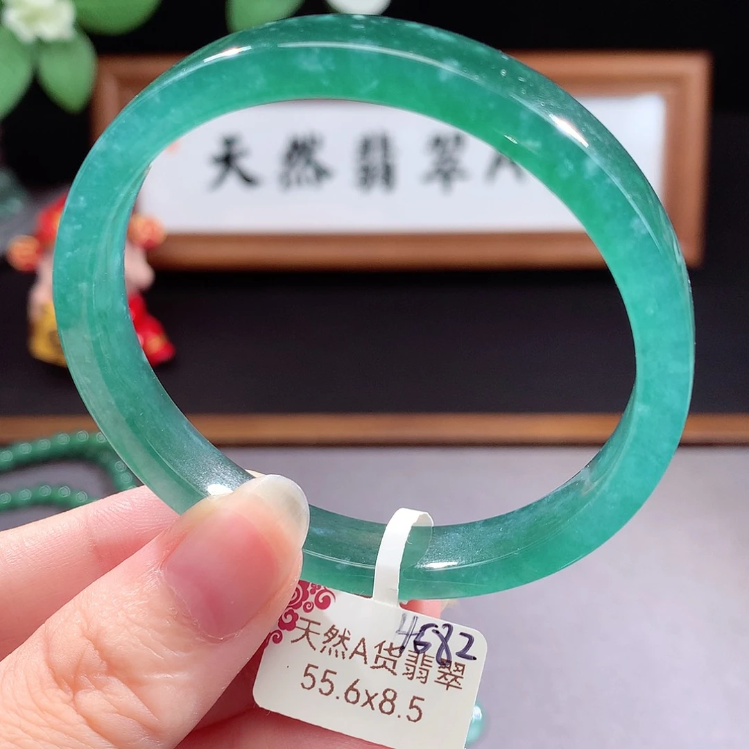 未镶嵌手镯（圆镯）翡翠