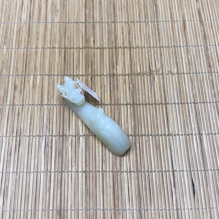 和田玉未镶嵌把件