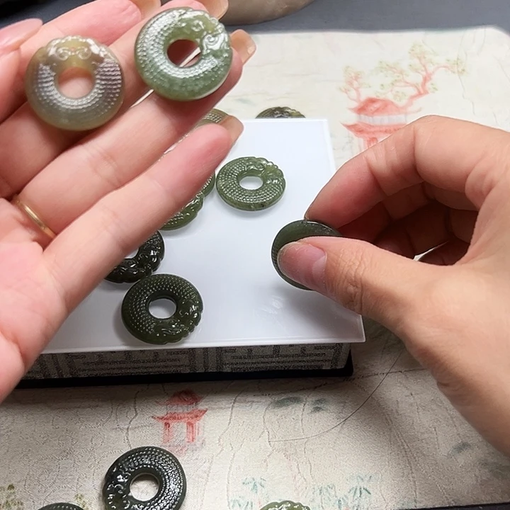 和田玉未镶嵌颈饰4