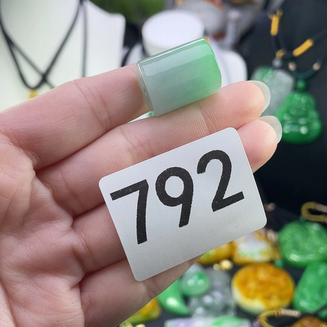 吊坠(赠链)未镶嵌翡翠