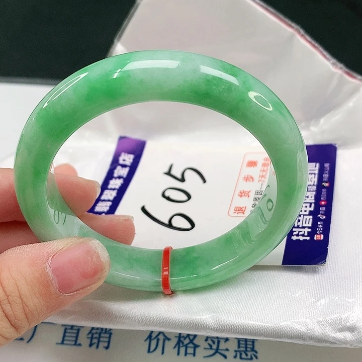 翡翠手镯未镶嵌翡翠