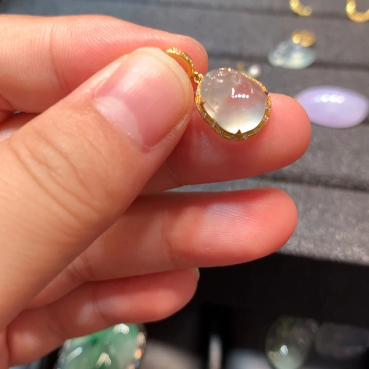 【闪购商品】颈饰18K金镶嵌翡翠翡翠