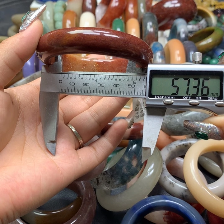 未镶嵌手镯石英质玉
