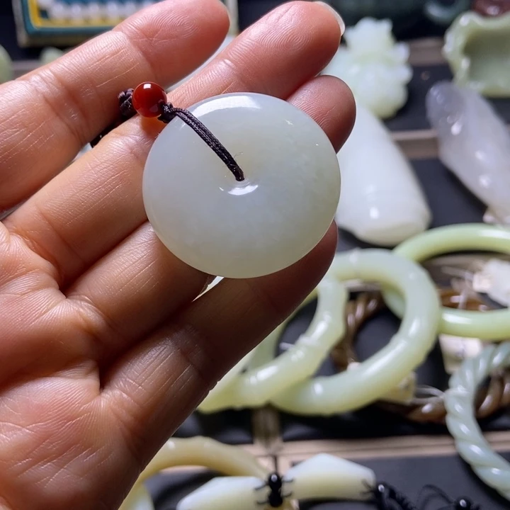 和田玉未镶嵌车挂