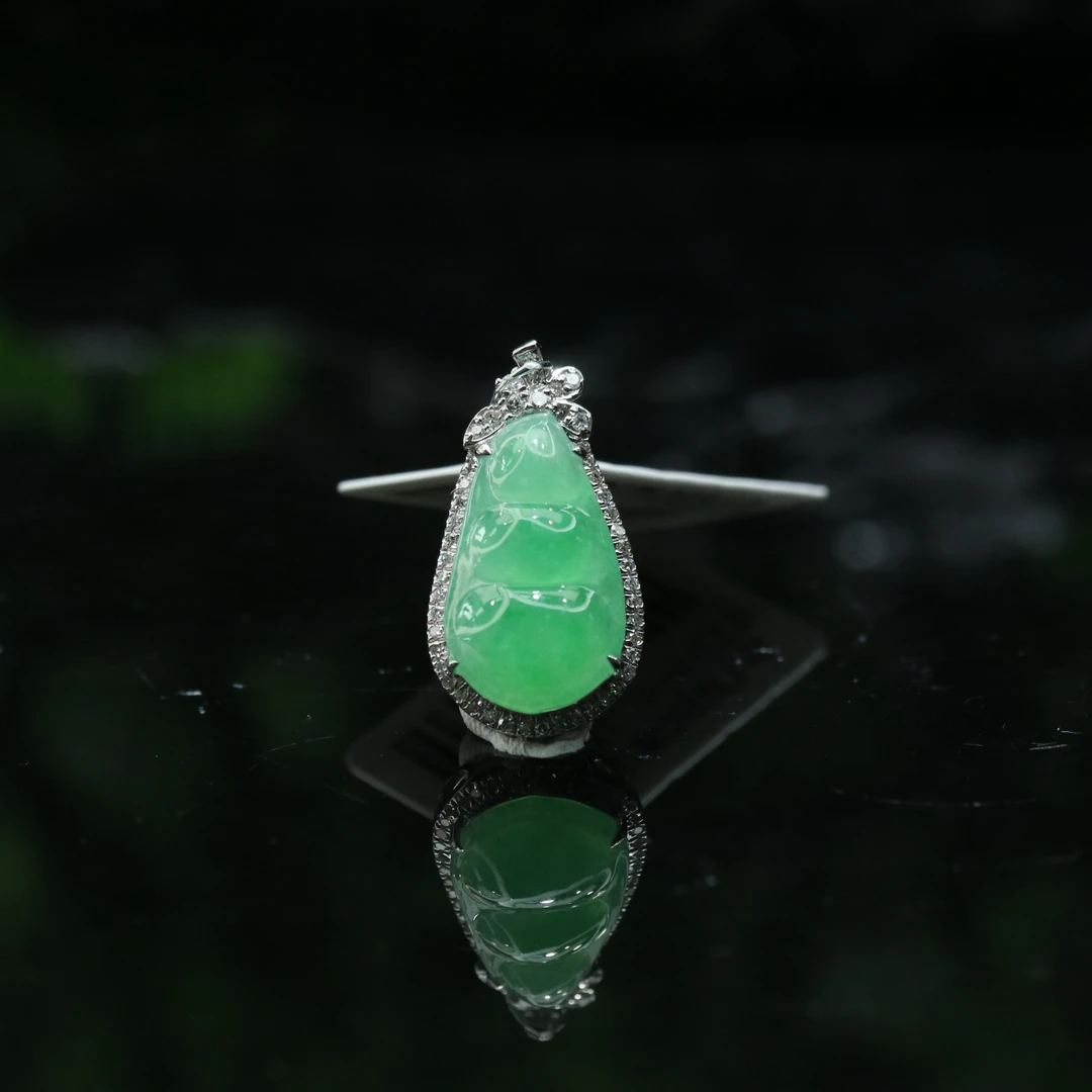 52天然缅甸翡翠A货18k绿豆子吊坠/600455/上海嘉禾拍卖