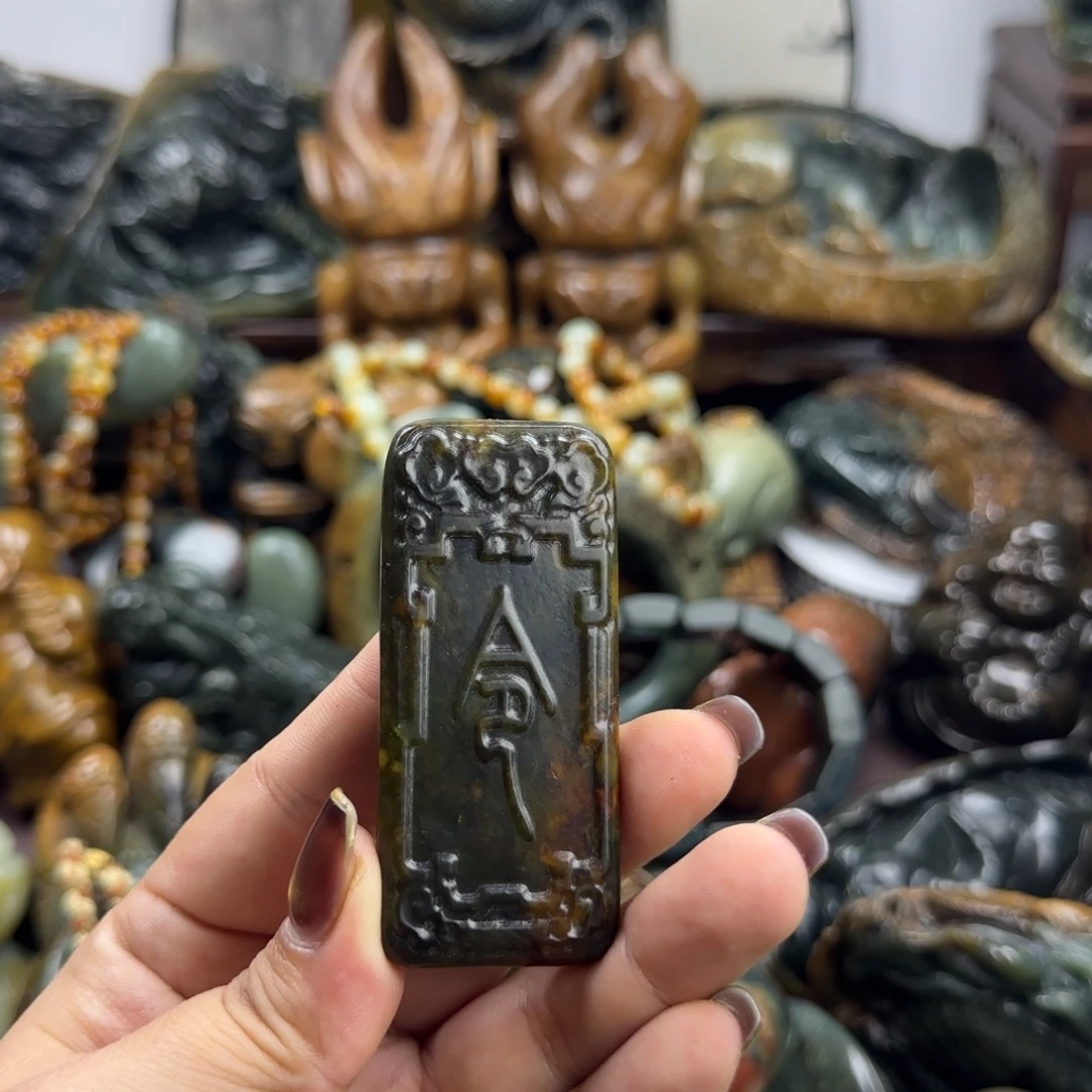 透闪石质玉未镶嵌珠宝奇石