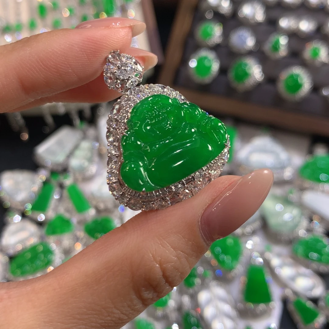 翡翠未镶嵌颈饰佛公