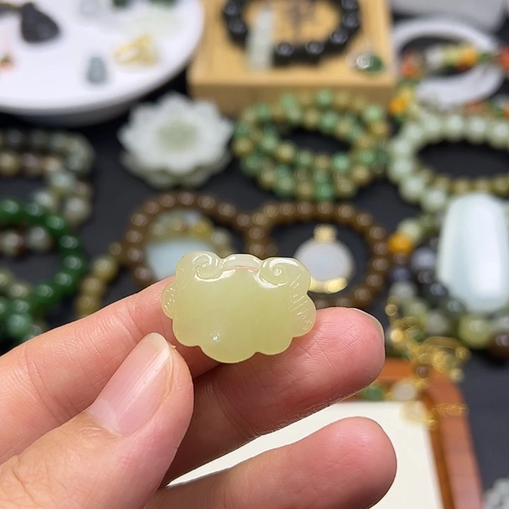 和田玉未镶嵌颈饰