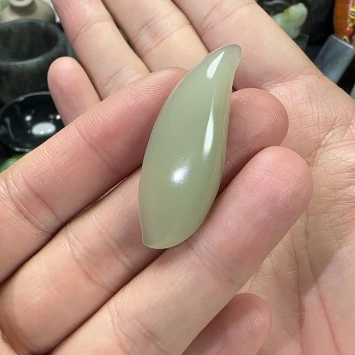 和田玉未镶嵌颈饰定制