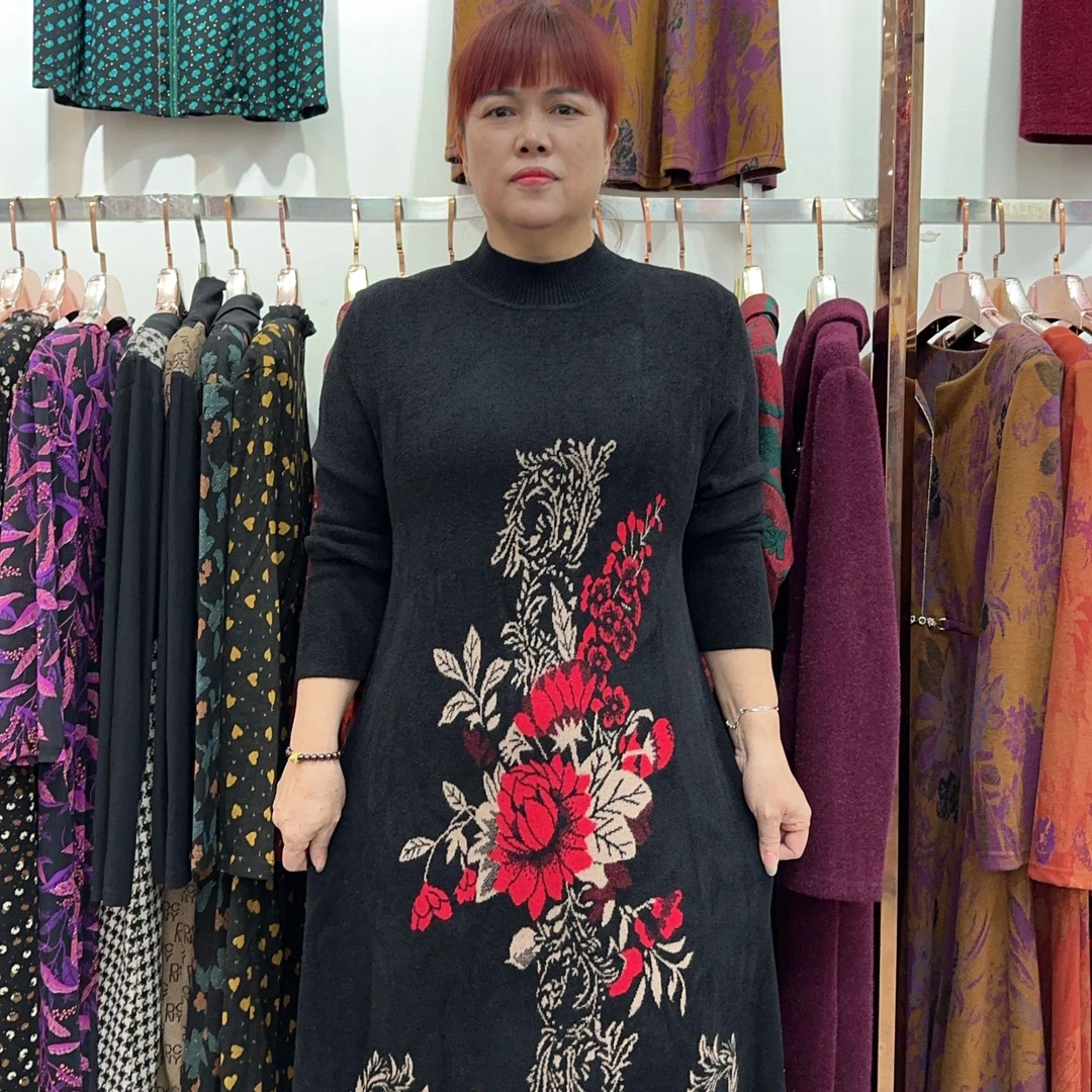 2024新款冬季中老年妈妈连衣裙高领秋冬加厚时尚圆领妈妈连衣裙