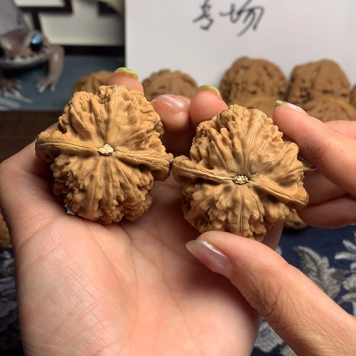 吊坠文玩核桃不****迹粗筋