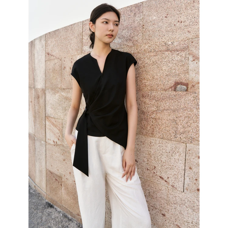 西町村屋气质设计感V领T恤女夏季新款简约纯色短袖小衫XHAB10323