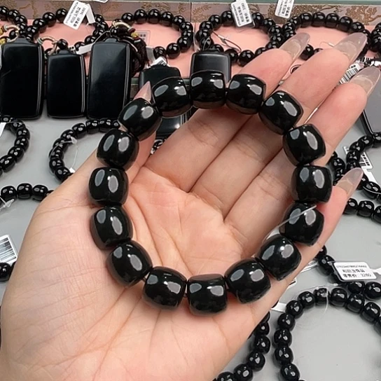 郑***）和田玉未镶嵌颈饰