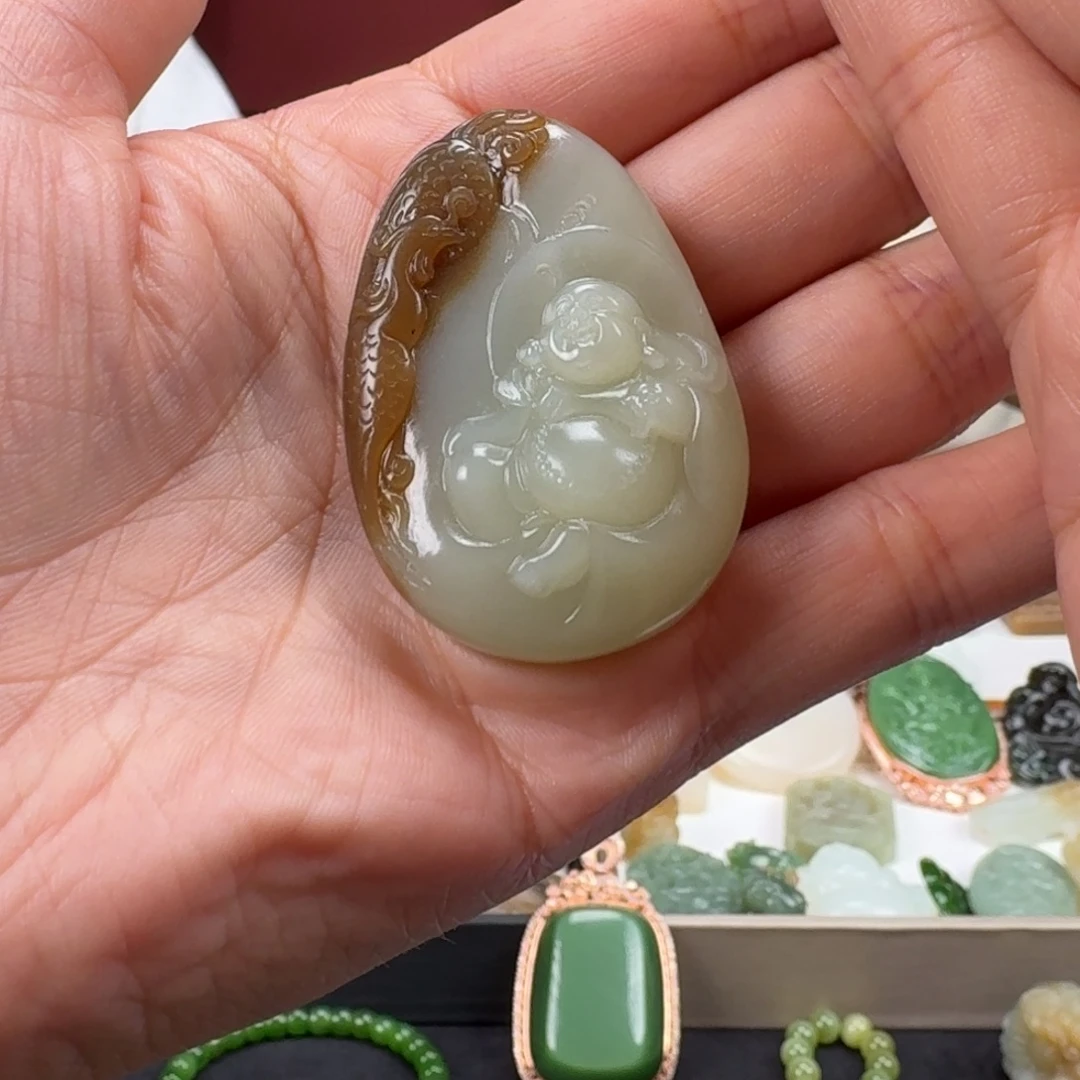 和田玉未镶嵌颈饰