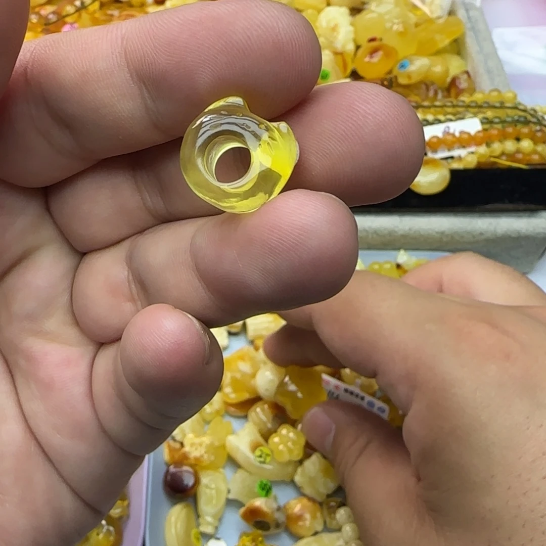 无***油琥珀未镶嵌裸石0.93克