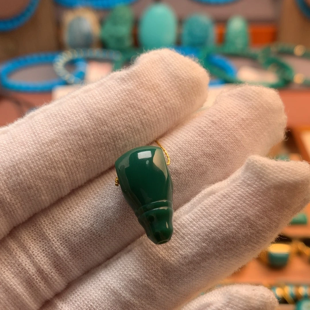 绿松石未镶嵌挂件