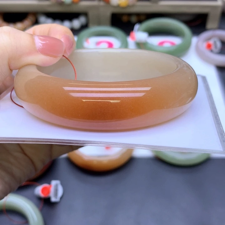 未镶嵌手镯石英质玉