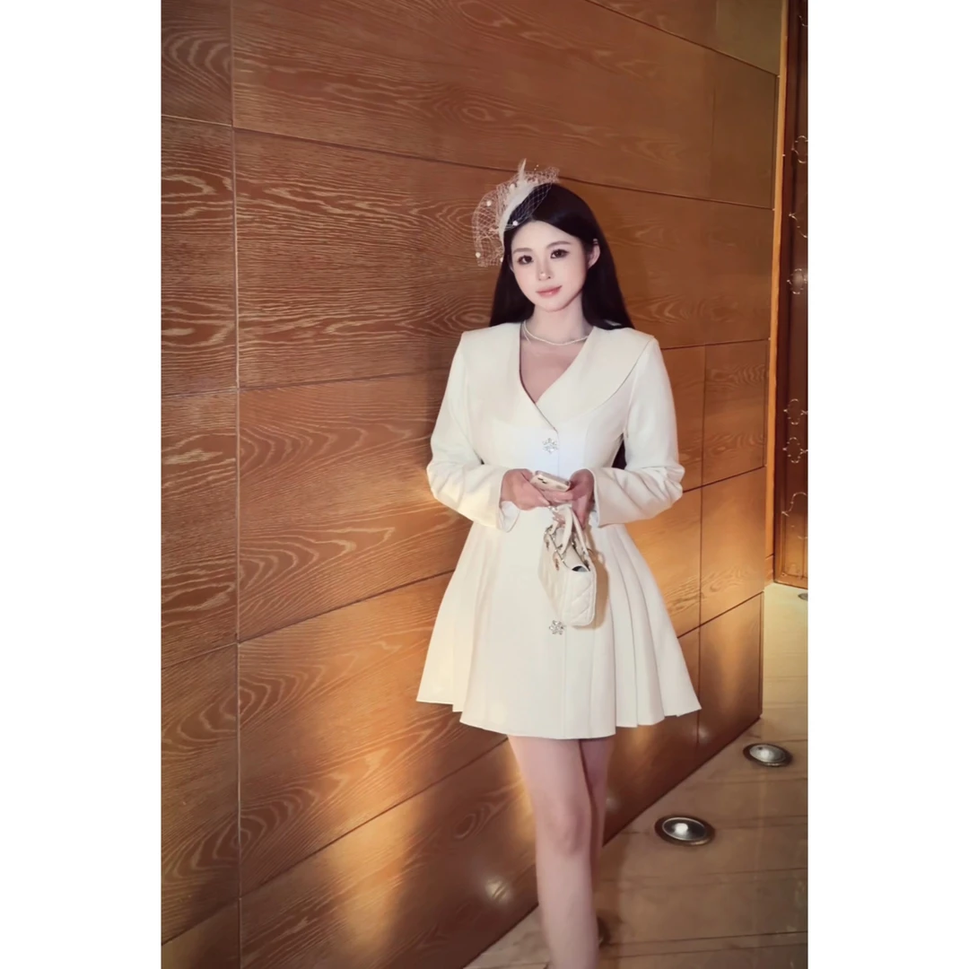 白77-大码女装高级感质感轻奢气质百褶短款收腰连衣裙13493